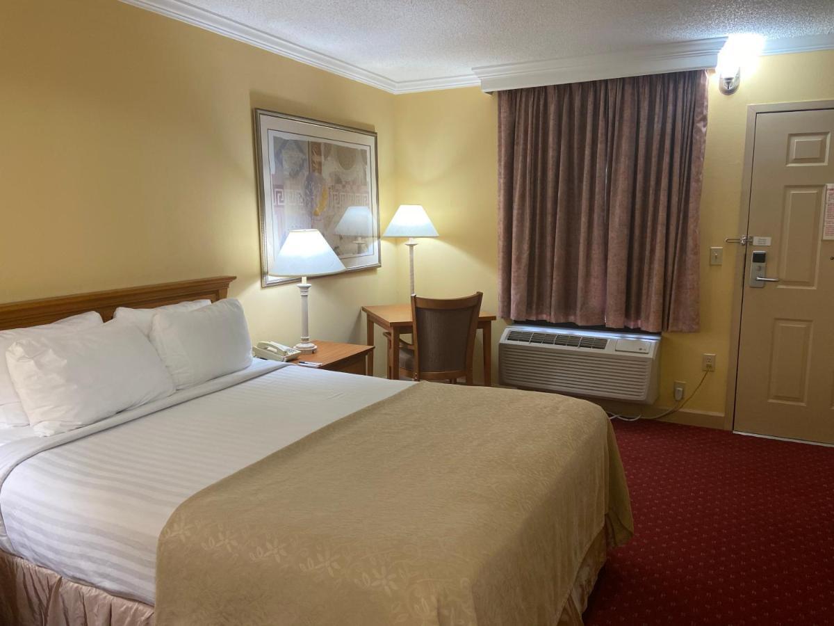 Bryson Inn Mount Airy Exteriör bild